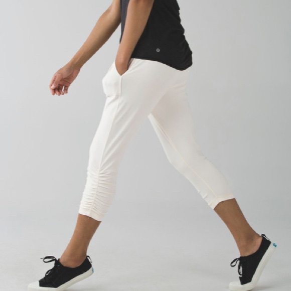 Lululemon Sunset Salutation Crop Angel Wing / Ziggy Snake Butter Pink Black - Picture 3 of 13